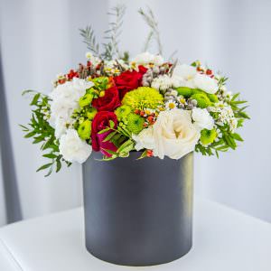 Цветы в коробке «Подарок лета» фон